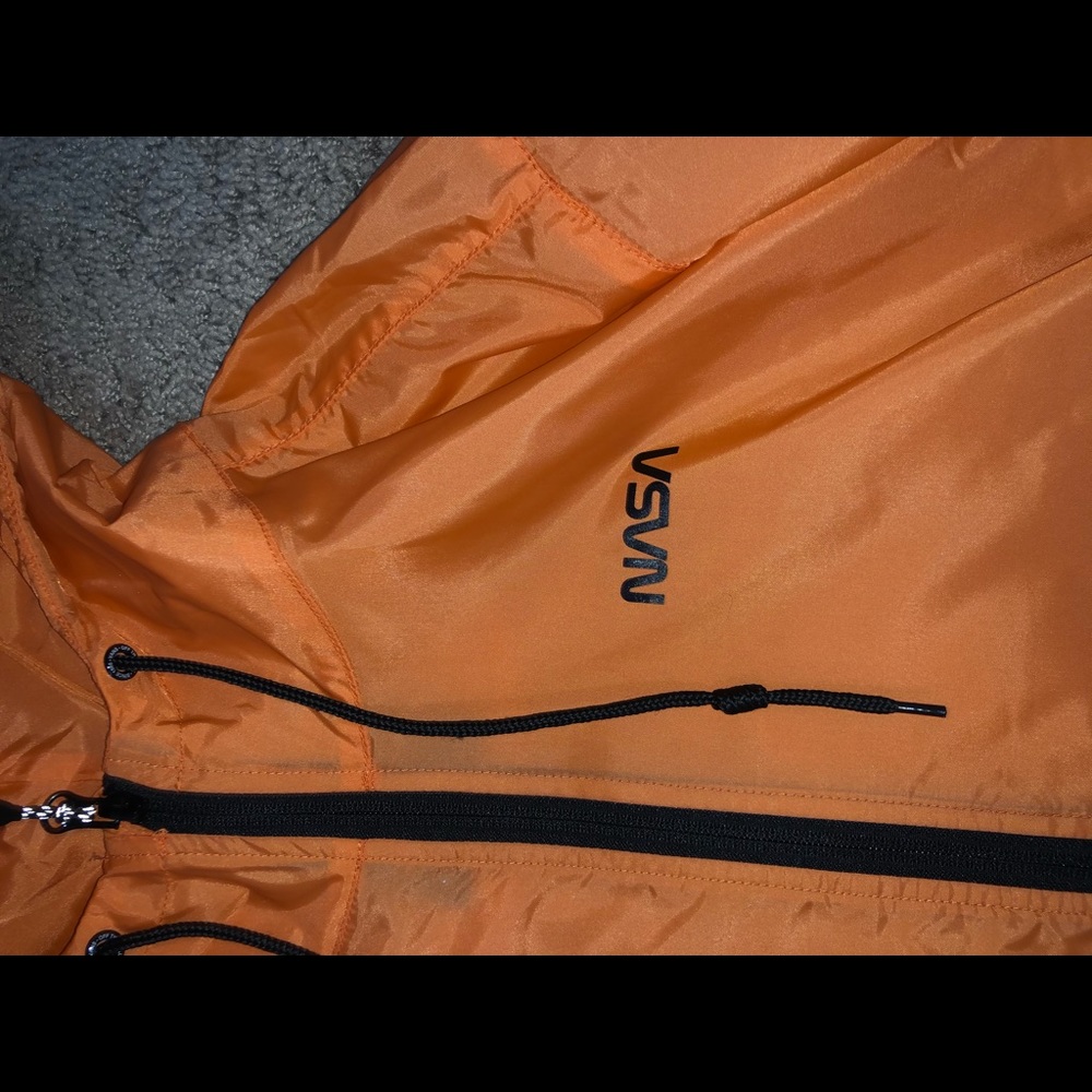 Windbreaker - Picture 2 of 8